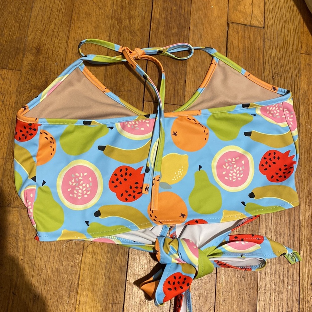 Kortni Jeane OG fruit salad top - Picture 2 of 3